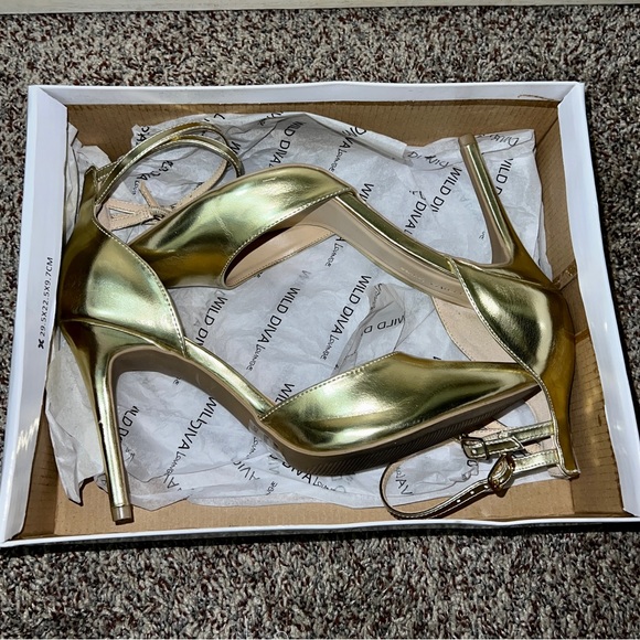 Gold Closed Toe Heels - Picture 5 of 5